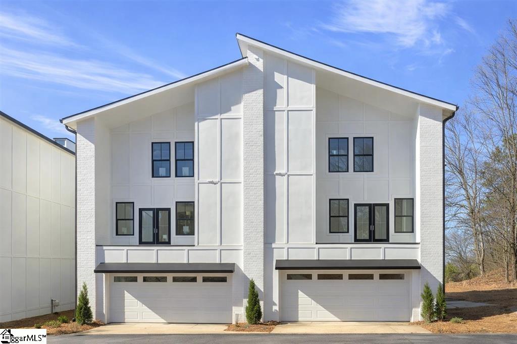 Hue On Green, Greenville community