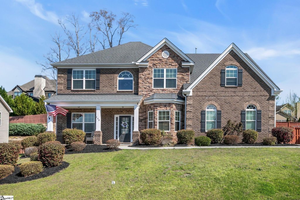 Tuscany Falls, Simpsonville community