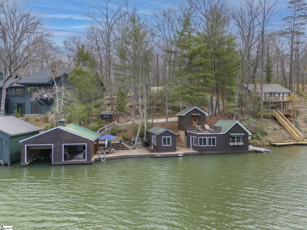 1028 E Lakeshore Drive