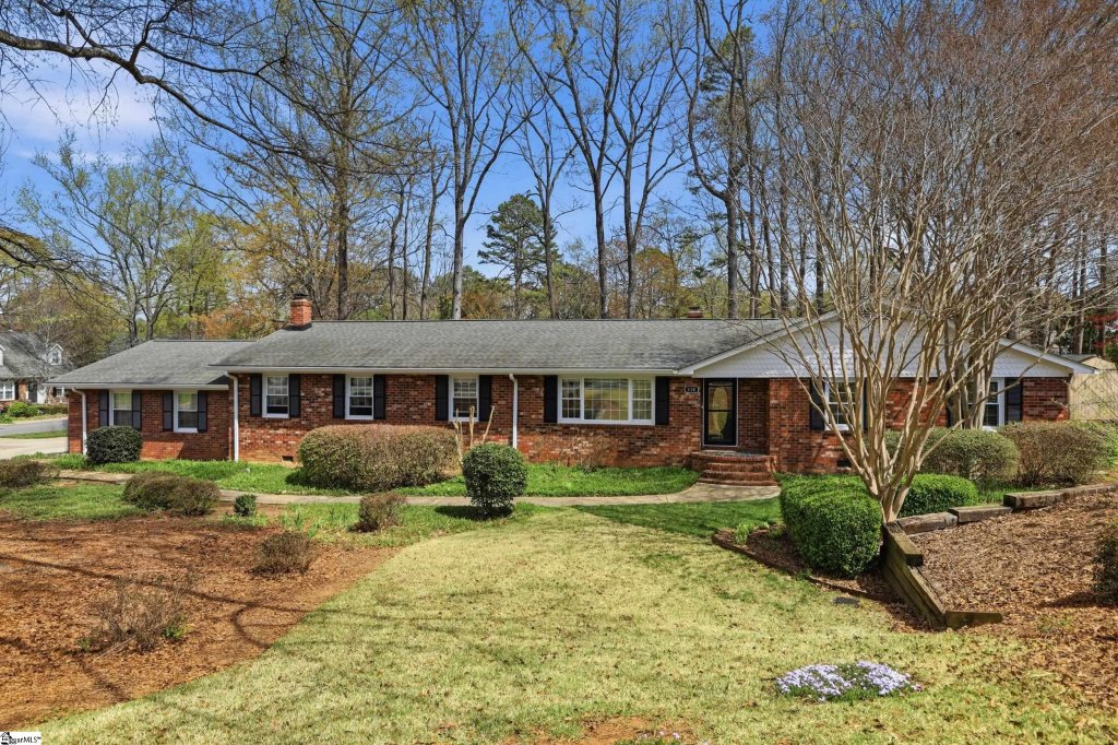 Devenger Place, Greer community