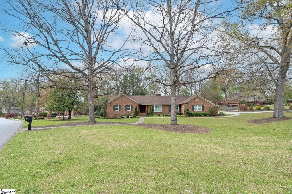 Botany Woods, Greenville community