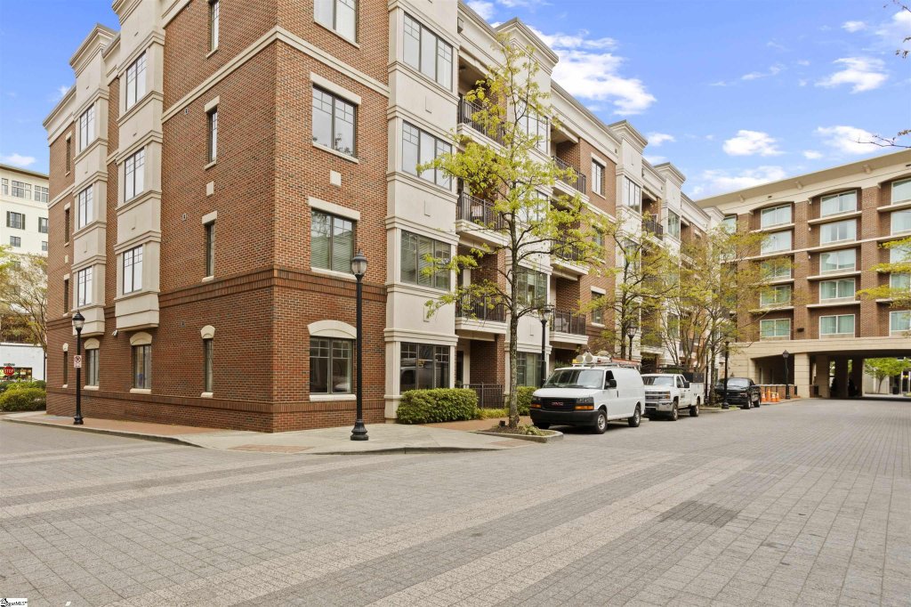 155 Riverplace, Greenville community