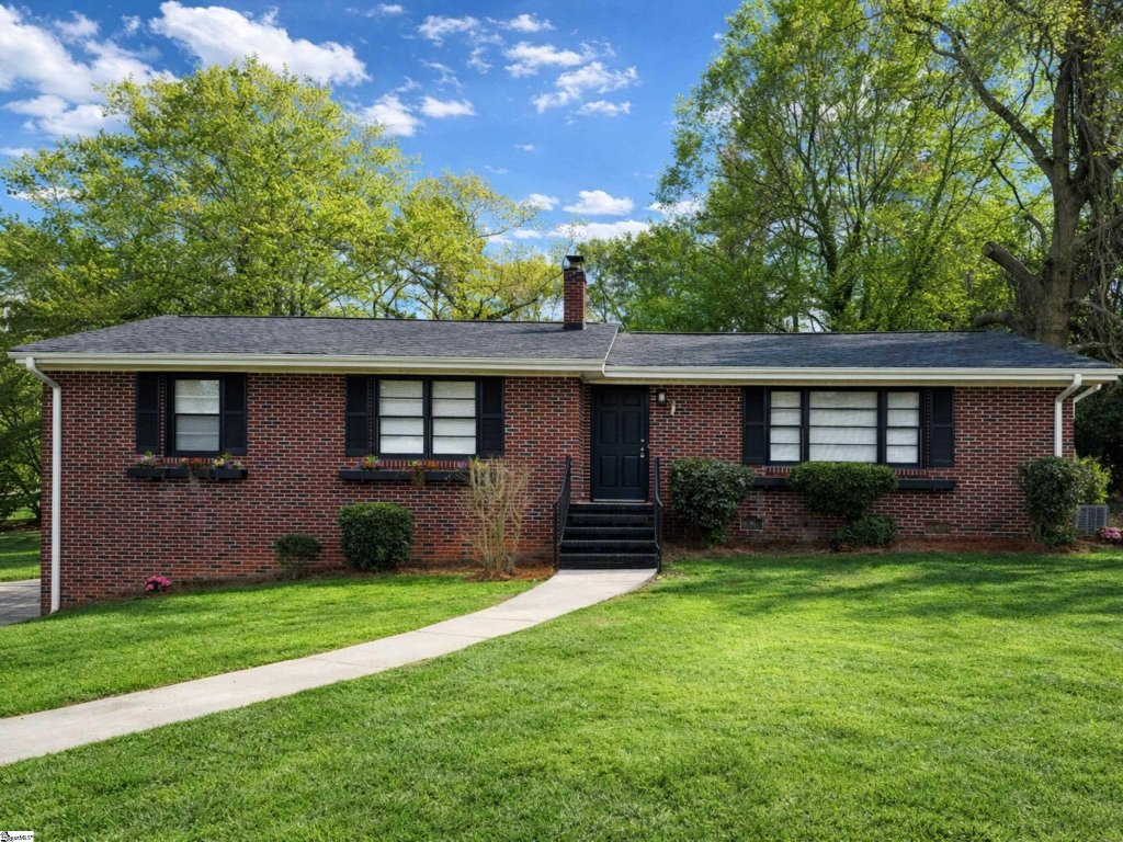 Woodfields, Greenville community