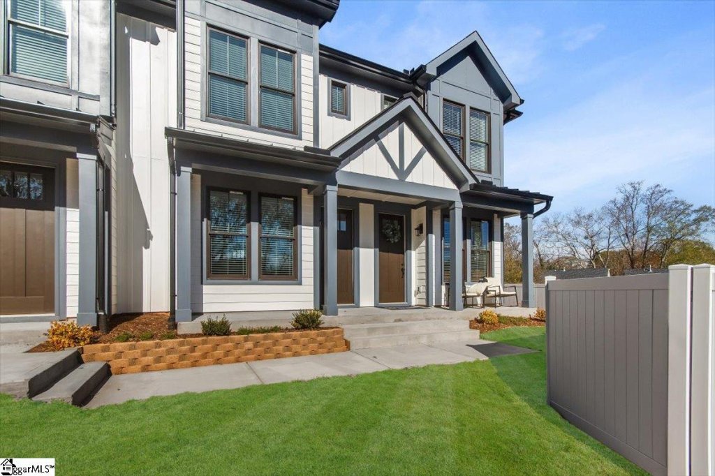 9 Hawthorne Lane #104