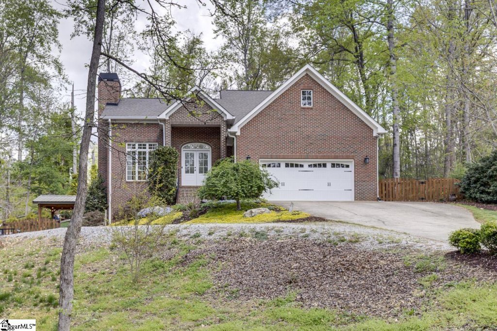 11 Eastwood Drive