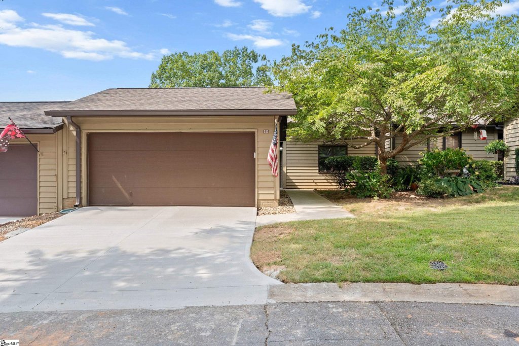 Sugar Creek Villas, Greer community