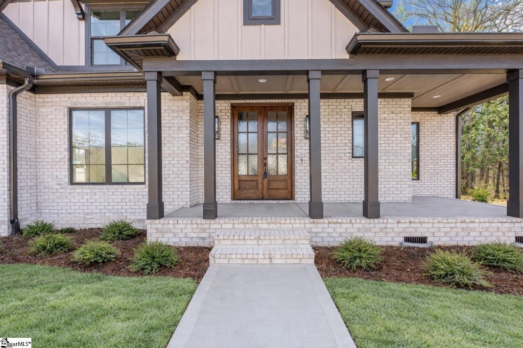 River Mist, Moore community