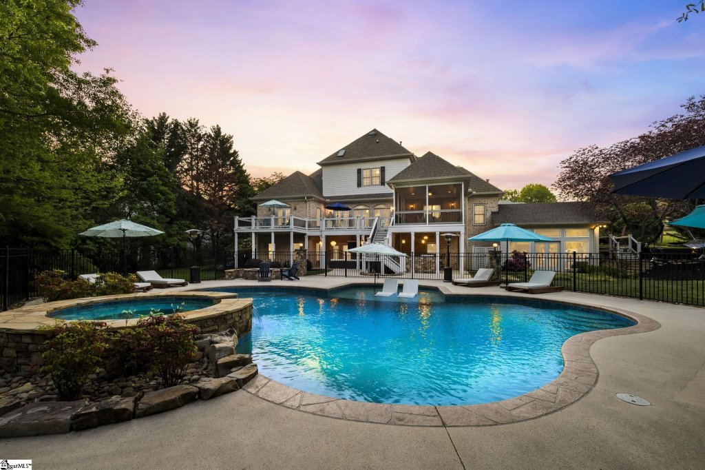 Stonebrook Farm, Greenville community