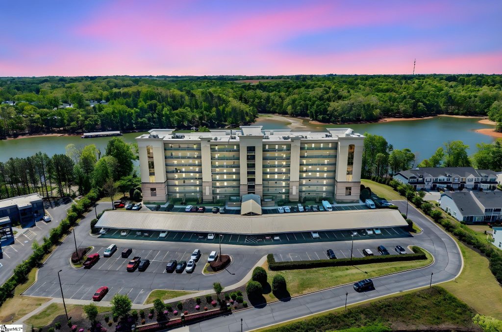 Watermarke, Anderson community