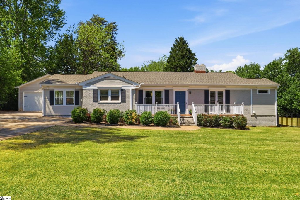 Lake Forest, Greenville community