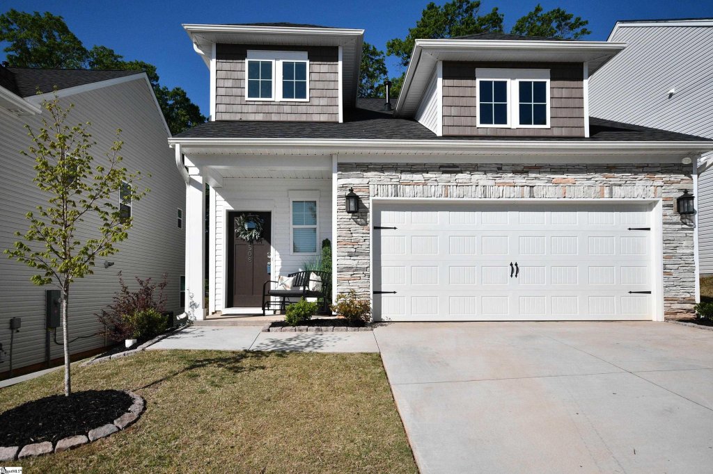 Bridgeport Commons, Greenville community