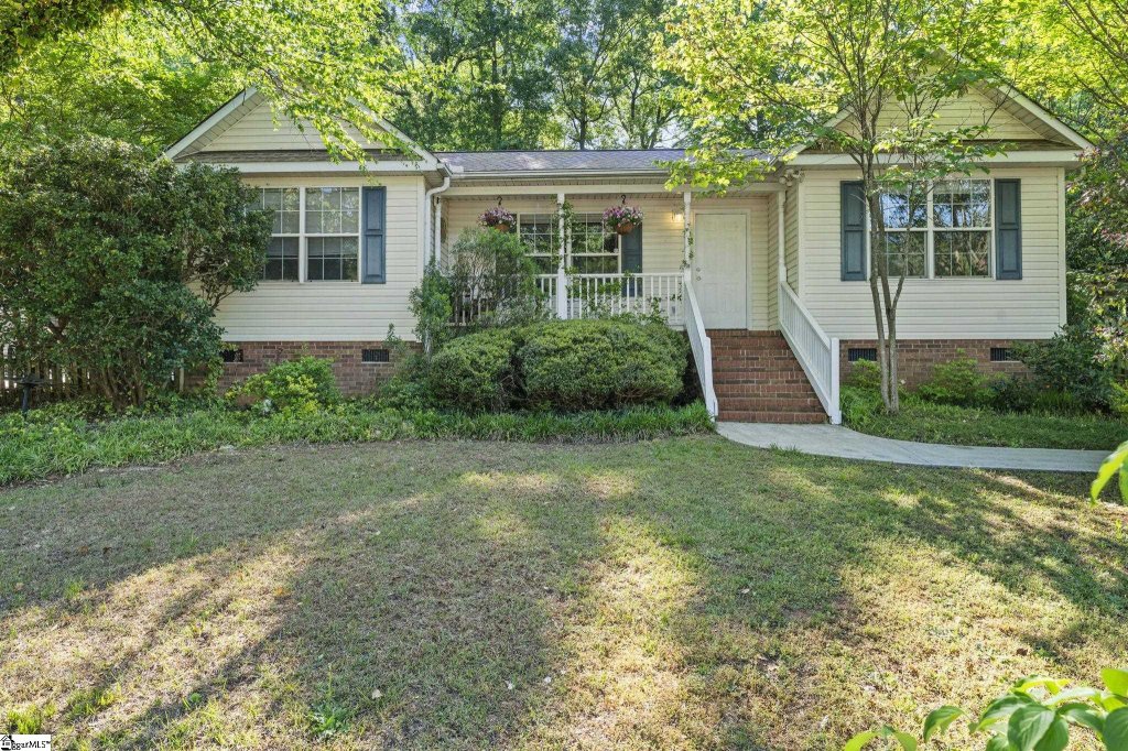 Chesterfield Estates, Piedmont community