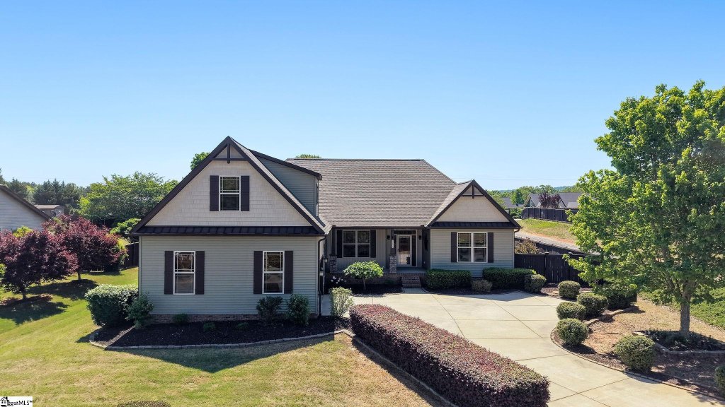 104 Crimson Glory Way