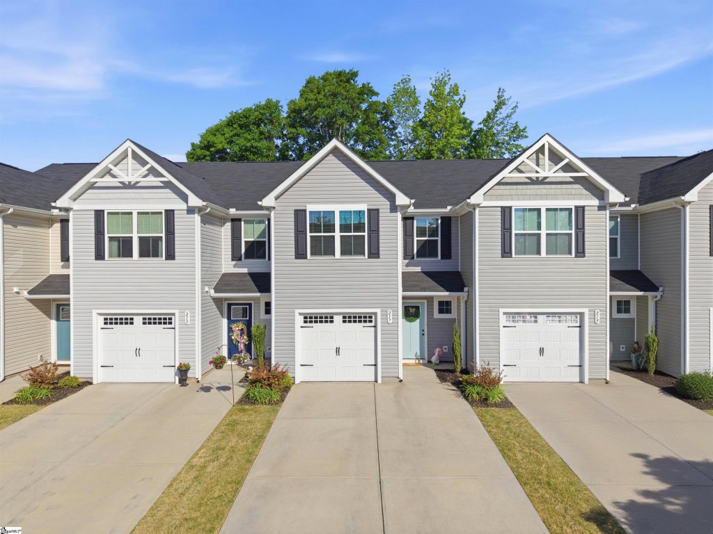 Arden Woods Townhomes, Greenville community
