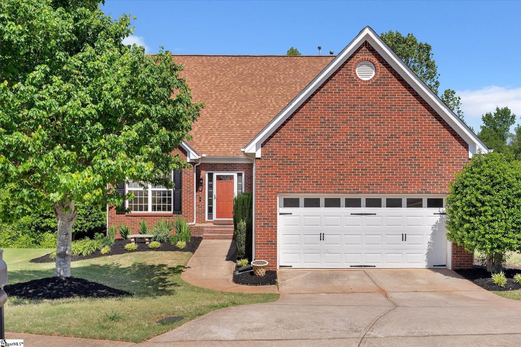 St James Place, Greer community