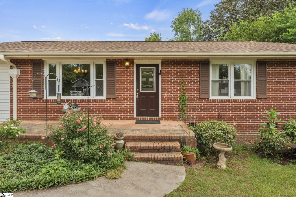 Longforest Acre, Greenville community