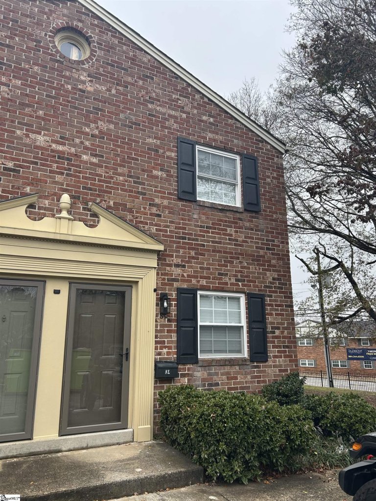 2530 E North Street #8L