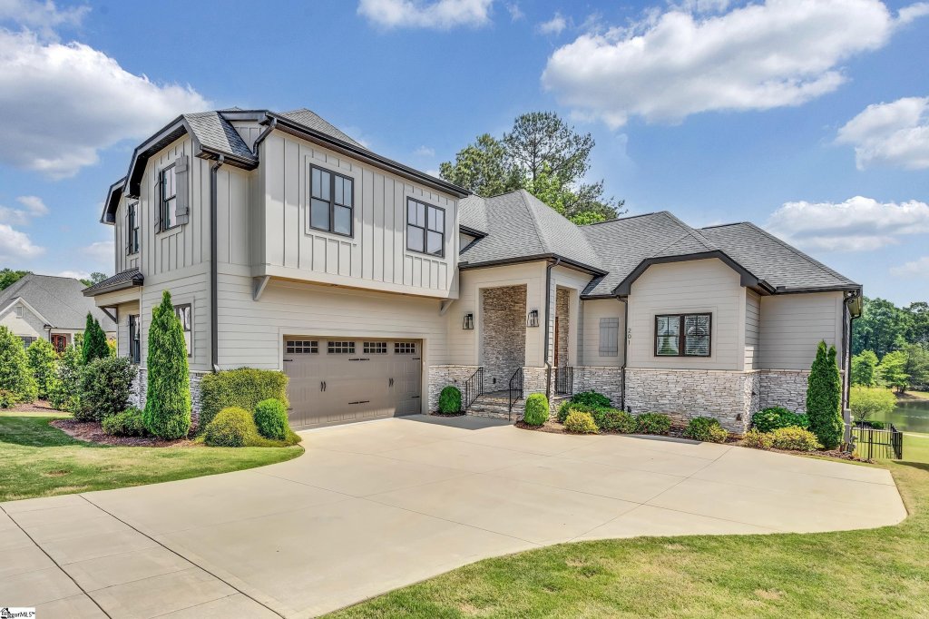 Chestnut Pond, Simpsonville community