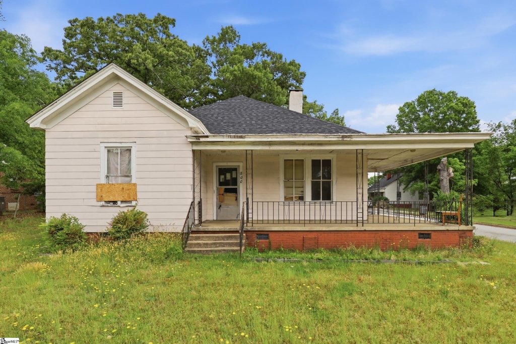 Saluda Downs, Greenville community