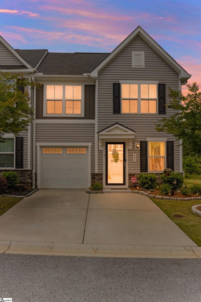 Fountain Inn Townes, Fountain Inn community