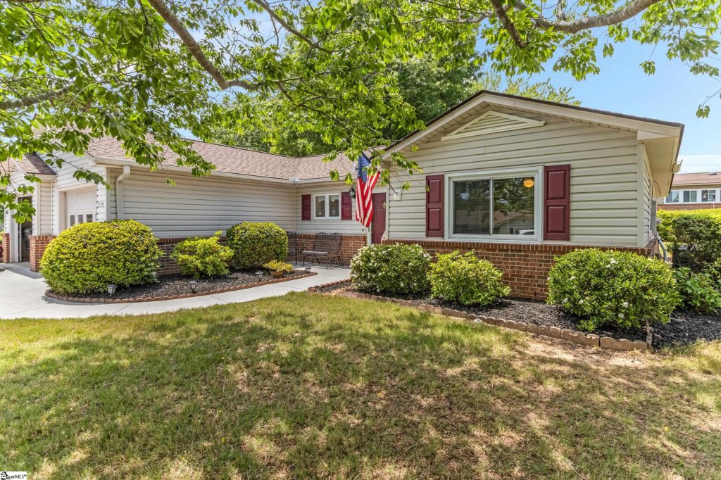 215 Lakeside Circle