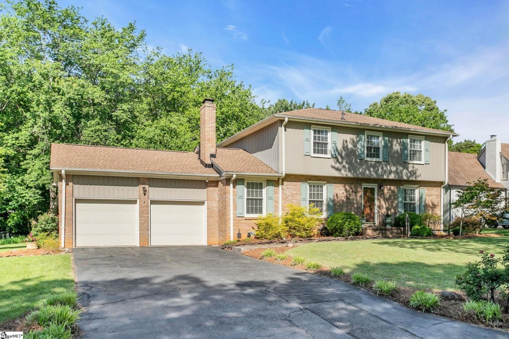 Pelham Woods, Greenville community