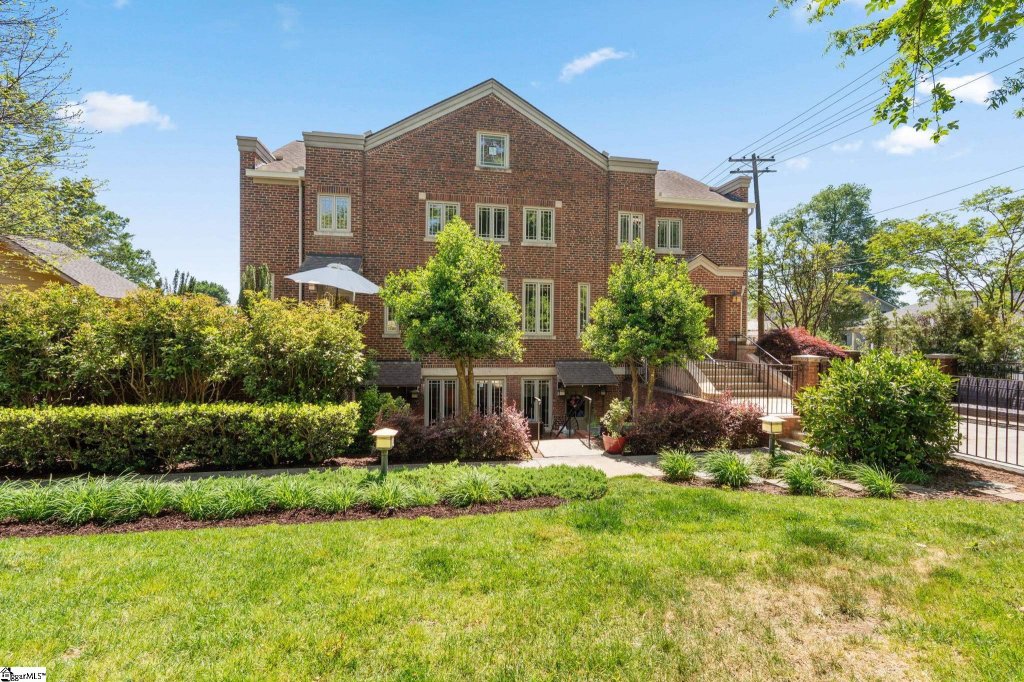 325 Hampton Avenue #106