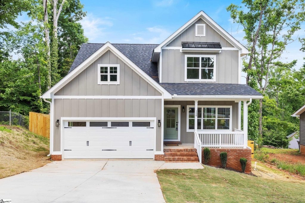 Pine Hill Village, Greenville community