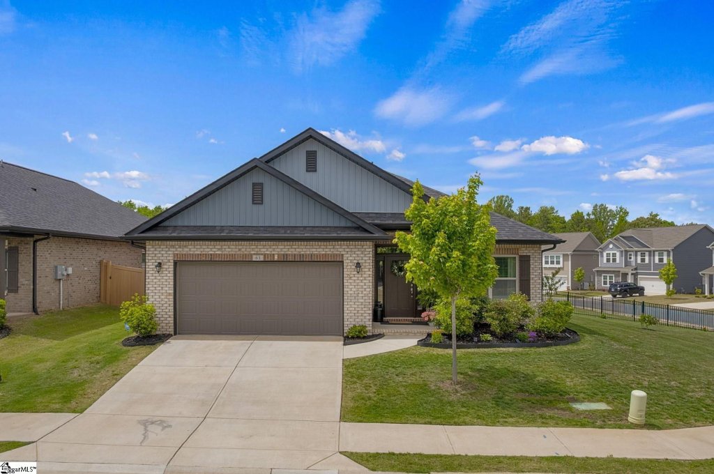 61 Woodcross Drive