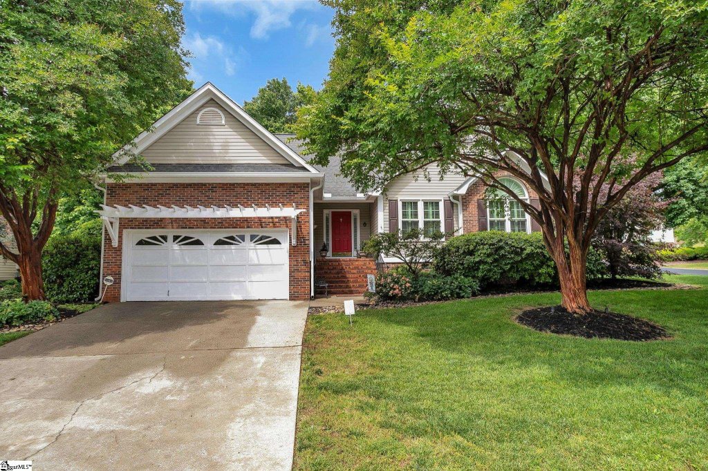 Lennox Lake, Simpsonville community