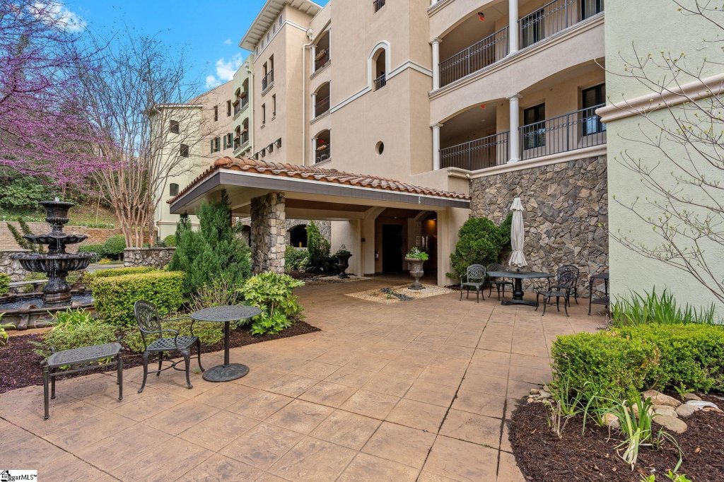 1209 E Washington Street #304