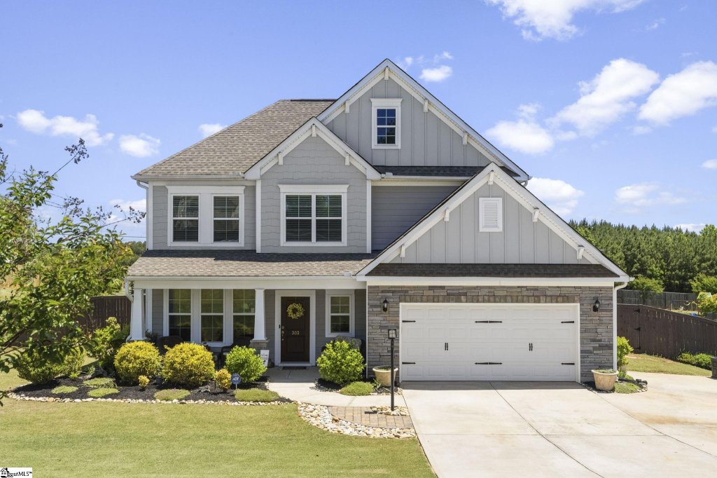 Hunt Meadows, Easley community