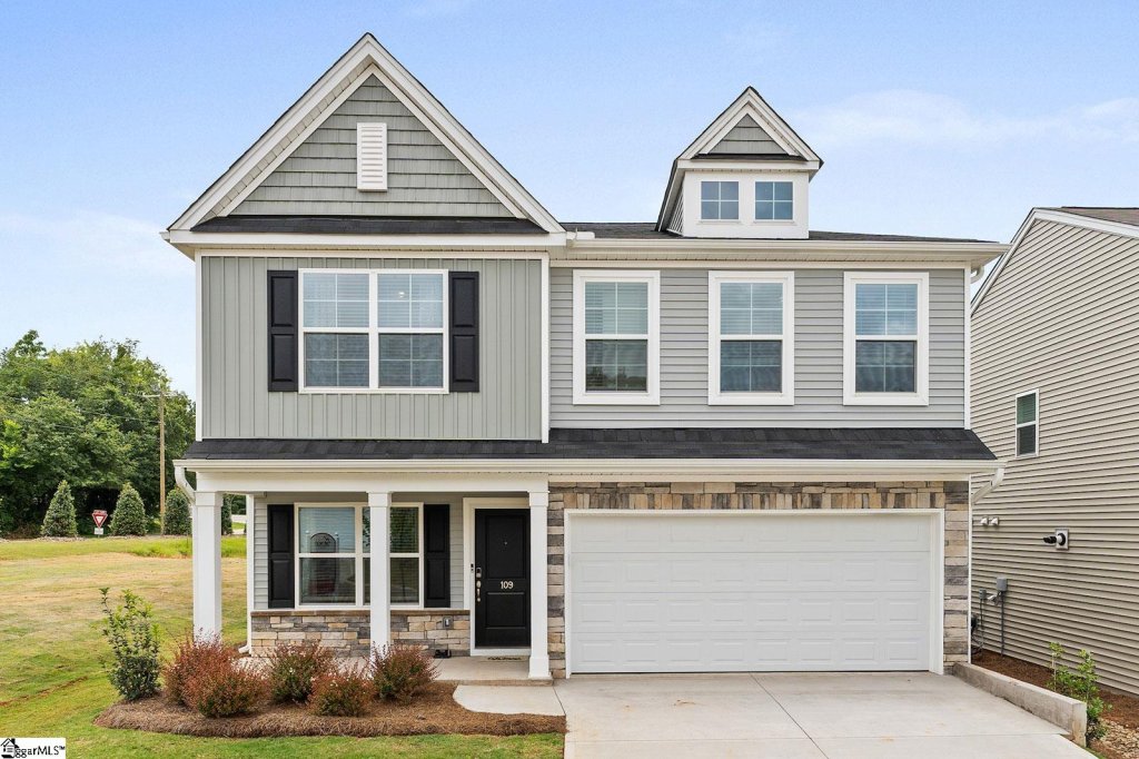 Braxton Place, Moore community