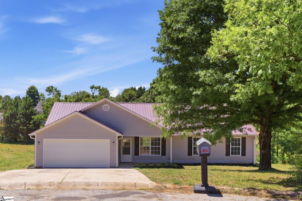 Twin Lakes, Greenville community