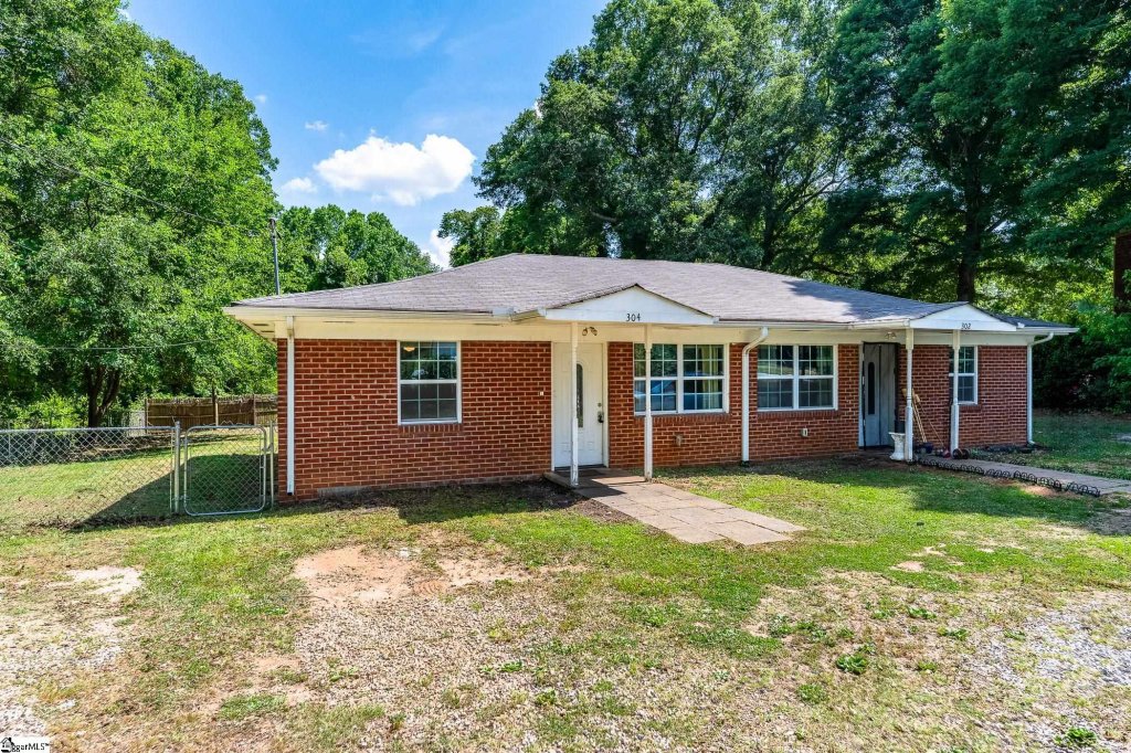 302 Churchill Circle