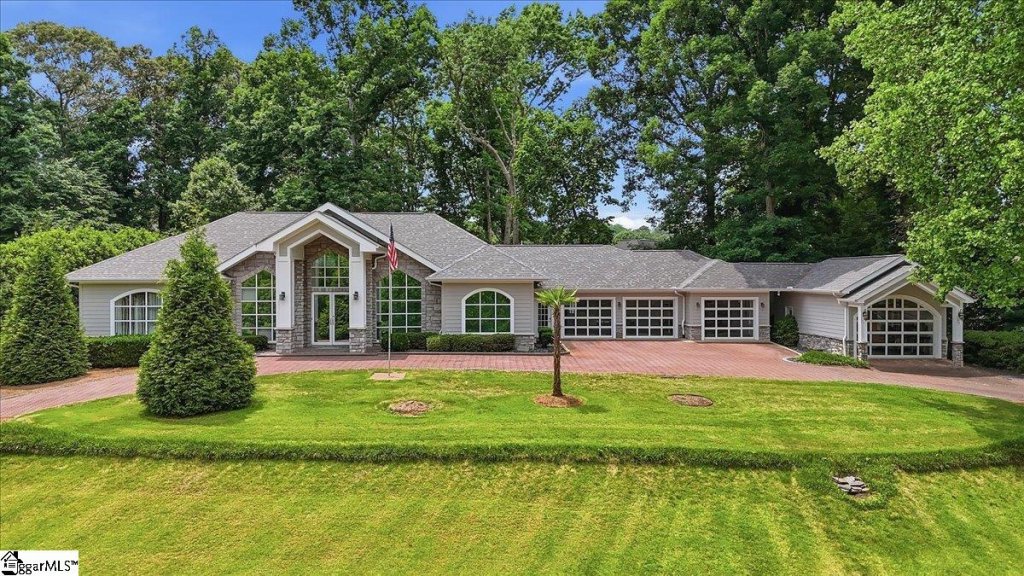 102 Greenleaf Lane