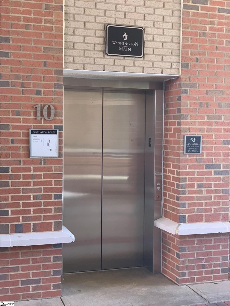 10 E Washington Street #2I