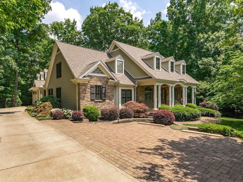 517 Bridlewood Lane
