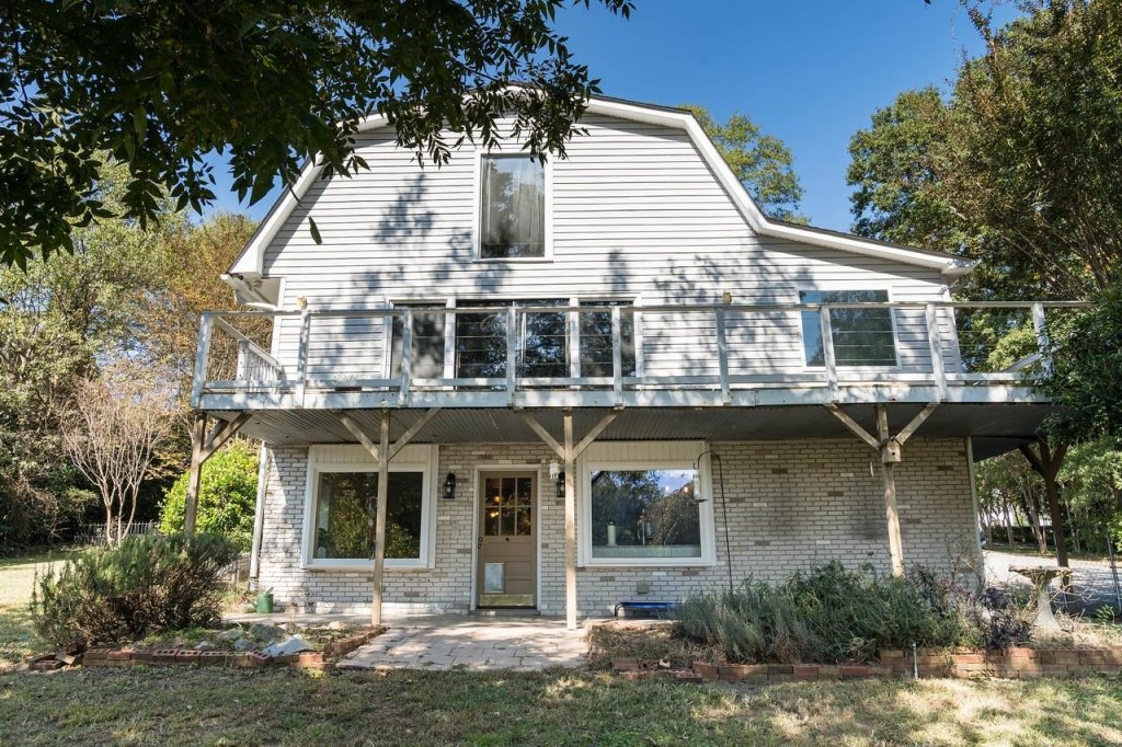 220 Mansfield Drive
