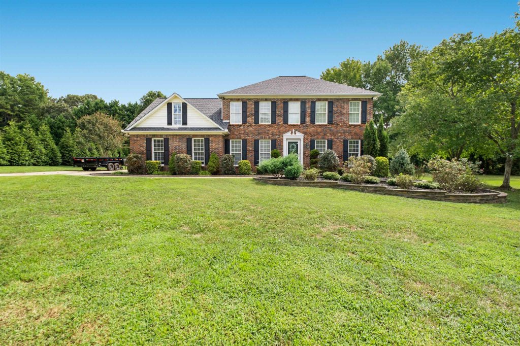 221 Hunters Pointe Dr