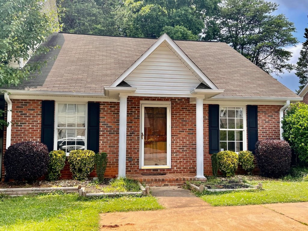 360 W Pointe Drive