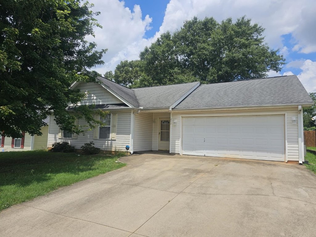 212 Chateau Street