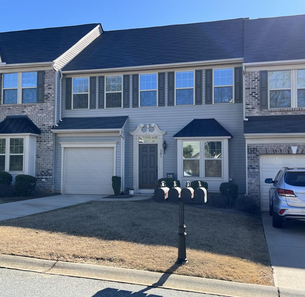 305 Bellerive Drive
