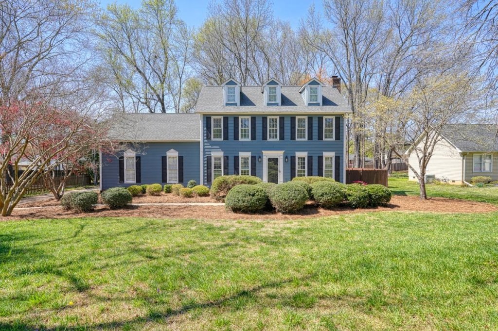 120 Churchill Avenue