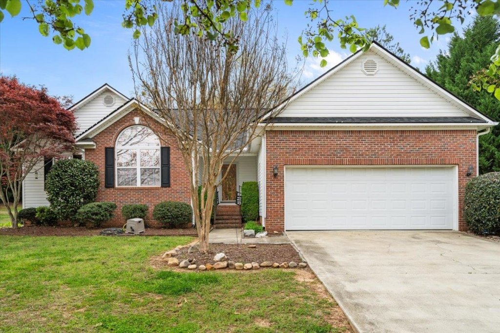 833 Shaftsbury Trail