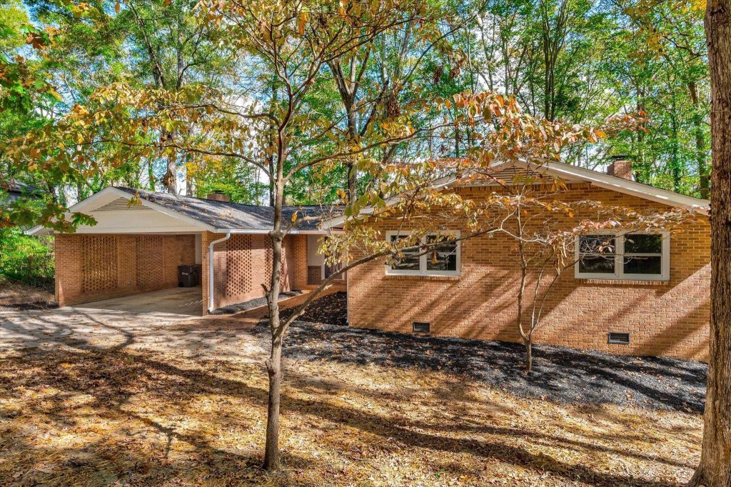 125 Tanglewylde Drive