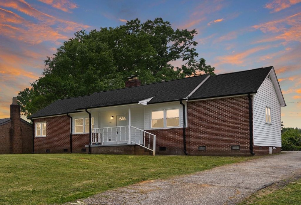 160 Dogwood Avenue