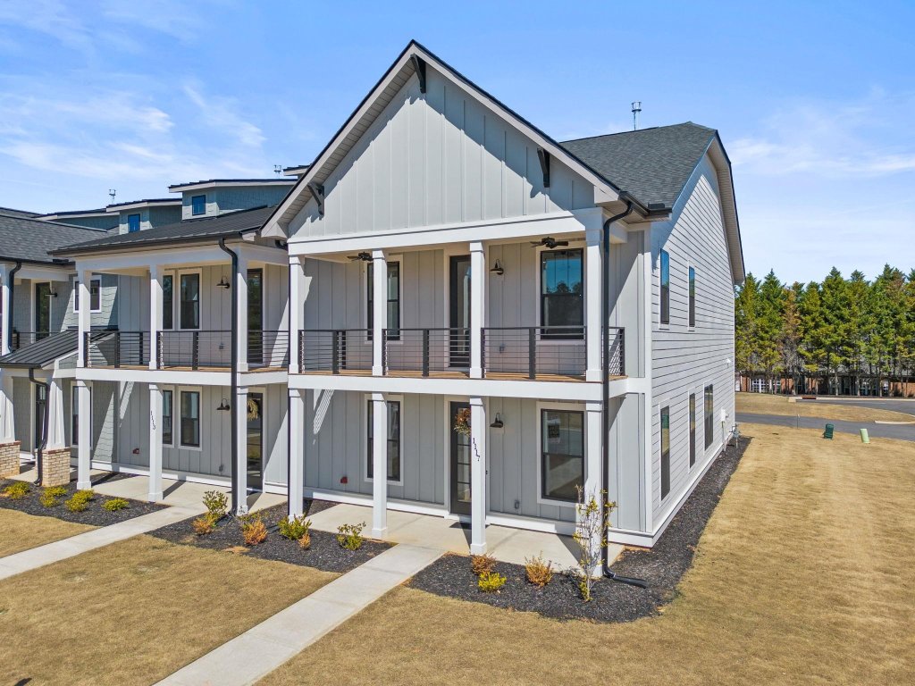 The Townes At Squires Pointe, Duncan community