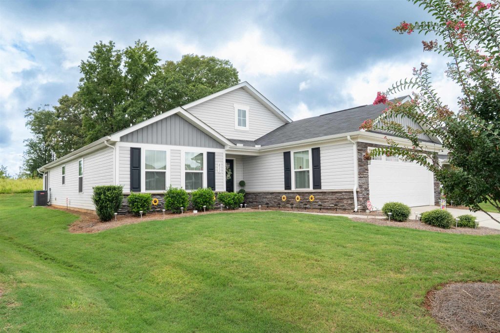 811 Shady Oak Court