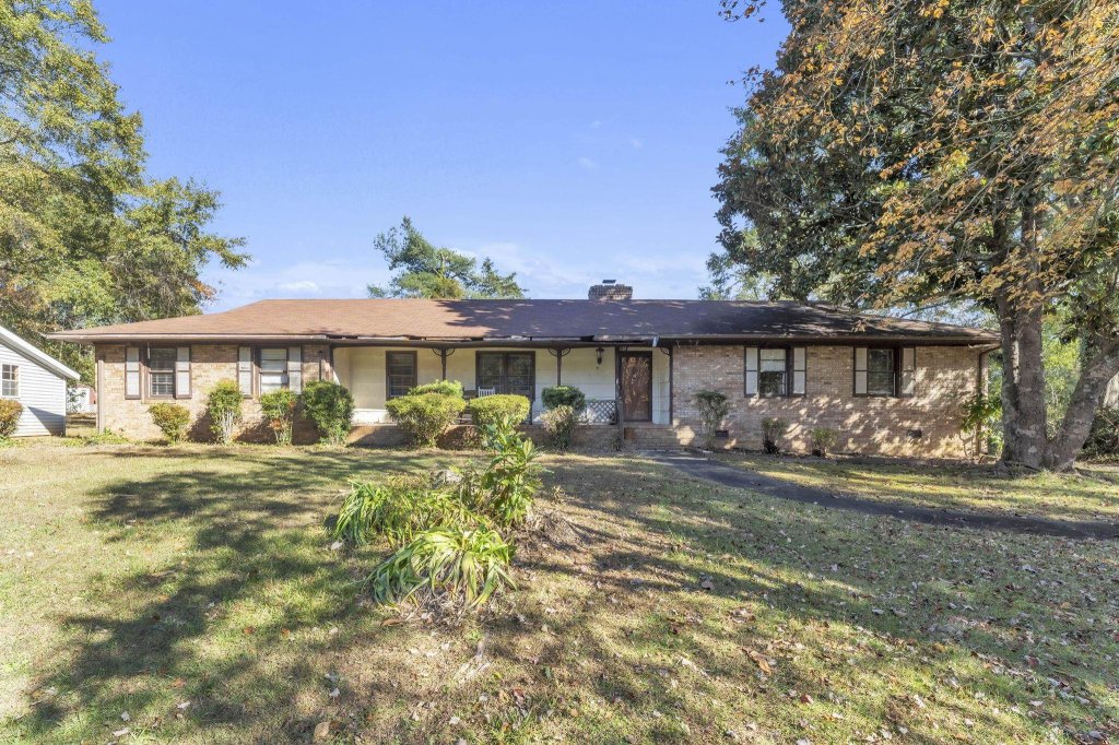 104 Lakecrest Drive